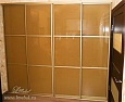 Встроенный шкаф-купе со стеклом Oracal в цвете «бронза»